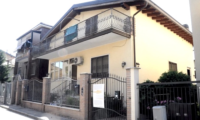 Cortile conteso tra Comune e Papalia: udienza rinviata e testimoni inammissibili