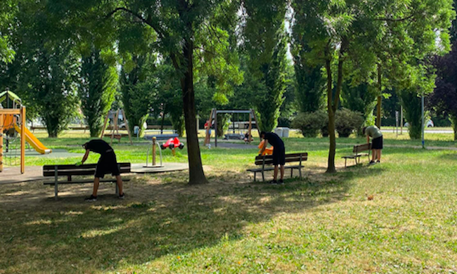 Giovani impegnati nei lavoretti (retribuiti) per il Comune: a Zibido “l’estate me la guadagno”