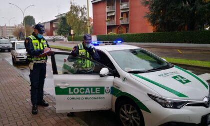 Ubriachi alla guida fermati dagli agenti: autista di un furgone e mamma con figlia minorenne