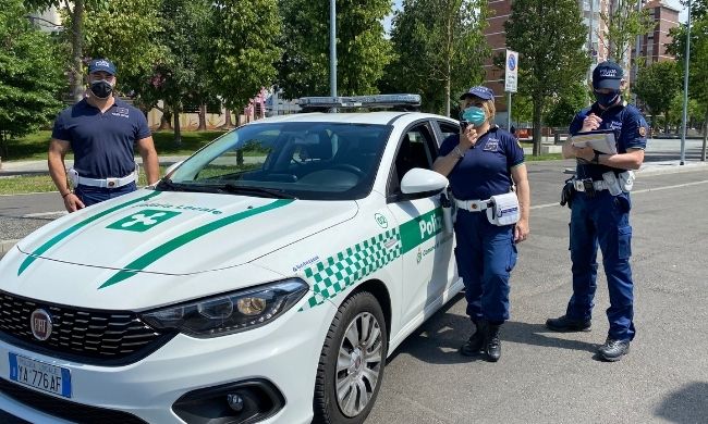 Nuovo regolamento a Rozzano: stop vendita alcol e daspo per chi bivacca
