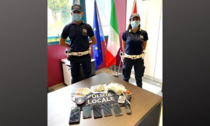 Controlli dopo i vandalismi a Buccinasco: denunciato spacciatore 19enne, sequestrati soldi e droga