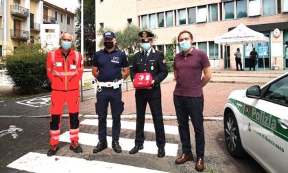 Defibrillatori nelle auto della polizia locale a Buccinasco