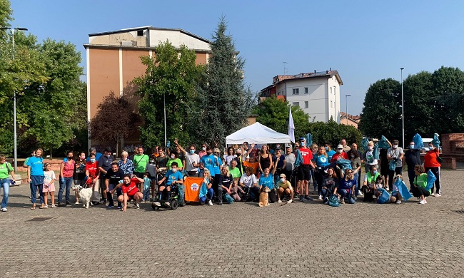 Bucci Plogging: oltre 60 persone ripuliscono il quartiere Manzoni a Buccinasco