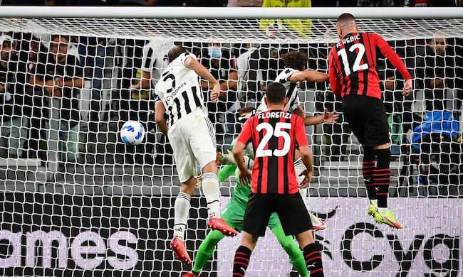 L’Inter travolge il Bologna. Il Milan pareggia a Torino. Le pagelle