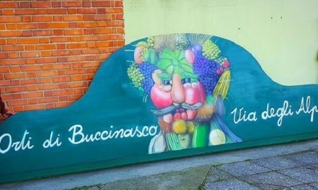 Festa e solidarietà: gli ortisti di Buccinasco donano un defibrillatore alla polizia locale