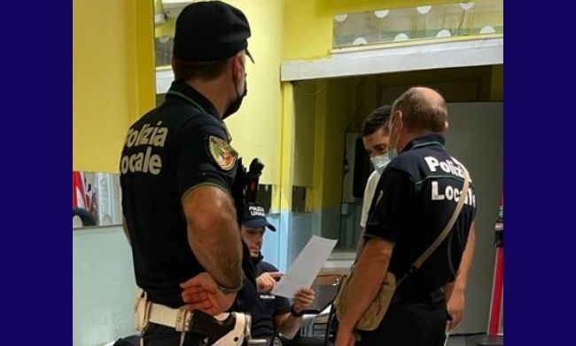 Agenti in borghese multano a Corsico i locali che servono alcol