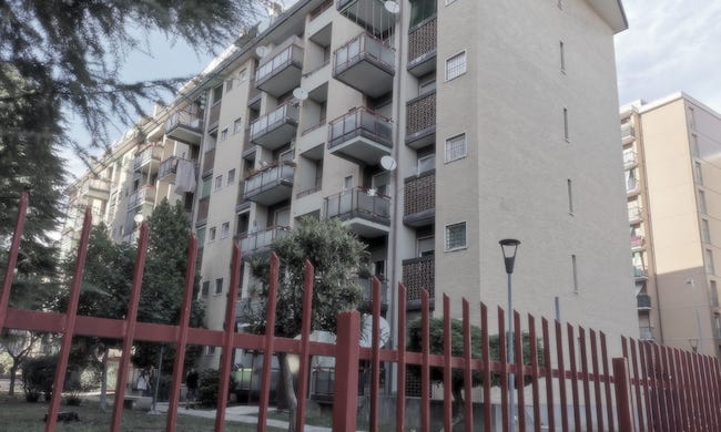 Uccide a coltellate il marito della compagna: rimane in carcere il 56enne
