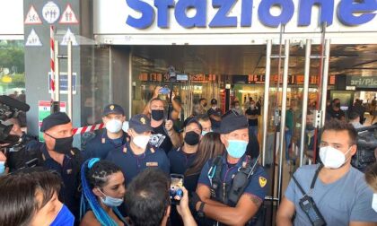 Anche a Milano un flop la manifestazione "no green pass" alla stazione Garibaldi