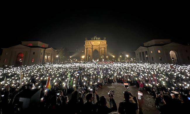 Le 10mila luci all’Arco della Pace ci insegnano perché lo stop al Ddl Zan non fermerà mai questa battaglia