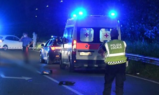 Esce dall’auto e viene investito e ucciso sulla tangenziale a Buccinasco