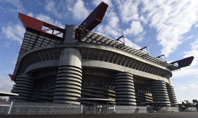San Siro, confronto in Comune sul piano di vendita. Sabato il Leoncavallo porta in piazza la protesta