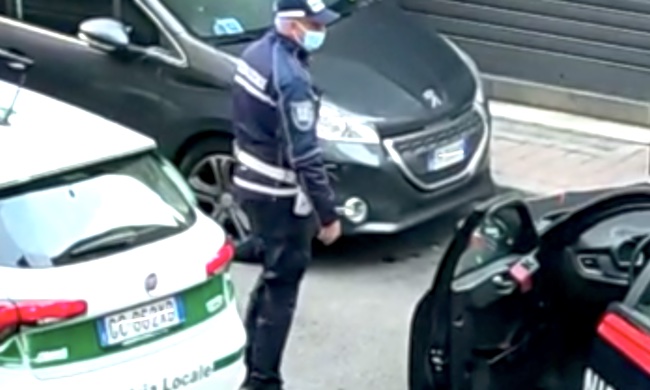 Succede in centro a Corsico: tra segnalazioni ed esasperazione di cittadini e negozianti