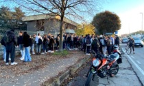 Gli studenti del Falcone-Righi protestano: "No alla seconda prova della Maturità, prima garantire percorso didattico"