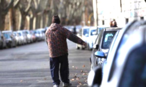 Parcheggiatori abusivi (anche un 90enne): 47 Daspo Urbani emessi dal Questore di Milano