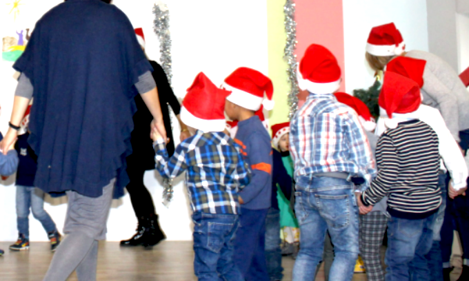 Niente recita di Natale a scuola per non discriminare i genitori No Vax