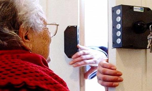 Truffatori si spacciano per volontari dell’Auser Corsico e chiedono soldi agli anziani