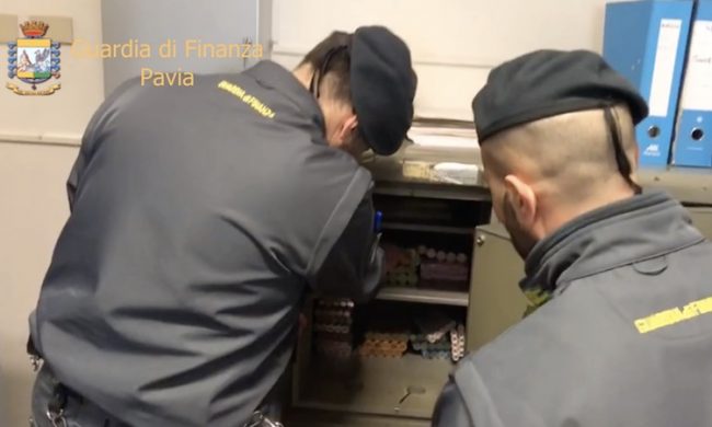 I metodi mafiosi dei Barbaro contro i debitori, pistola e minacce: “Ti ammazzo come un cane”