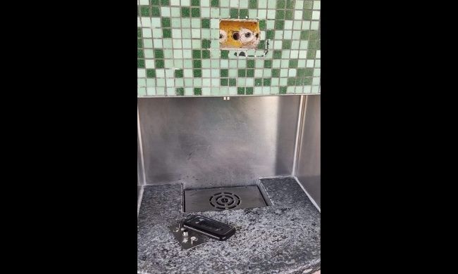 Vandalizzata la casa dell’acqua a Buccinasco: vandali staccano i rubinetti erogatori