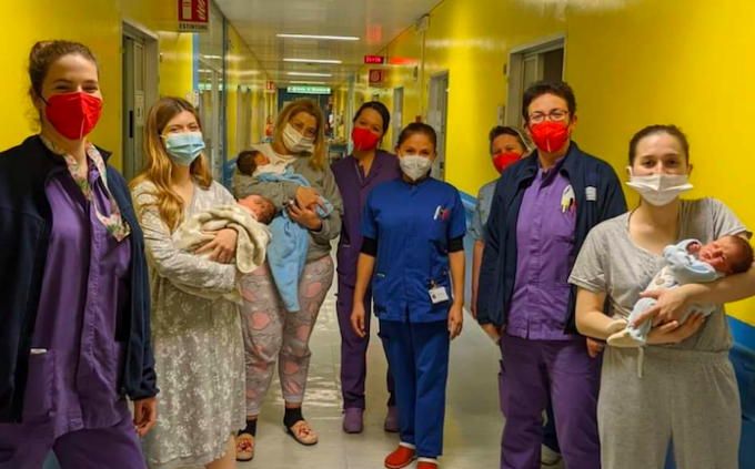 All’ospedale San Paolo sei parti in cinque ore. “Un nuovo anno di rinascita”