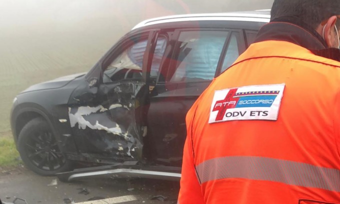 Incidente mortale in scooter lungo la provinciale: morto un 20enne