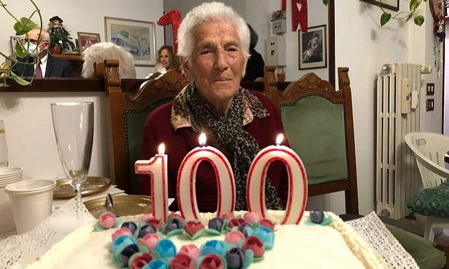 Auguri alla signora Anastasia di Cesano che spegne 100 candeline. Il segreto? “Mangiare bene e camminare”