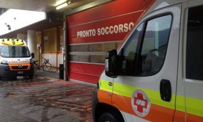 Un operaio di 30 anni folgorato in un cantiere stradale, infortunio sul lavoro sulla Paullese
