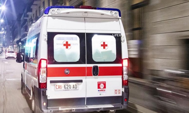 Incidente tra auto a Opera: due uomini feriti
