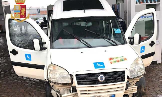 Rubano un mezzo per trasporto disabili in Piemonte, poi 5 rapine a Milano in due ore: 2 arresti