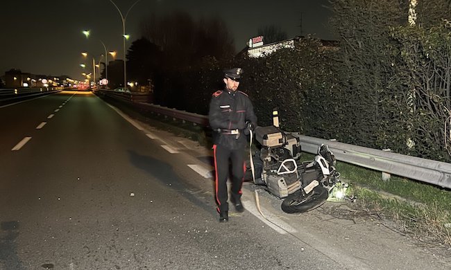 Incidente a Trezzano, morto anche il motociclista dopo l’impatto con il guidatore del monopattino