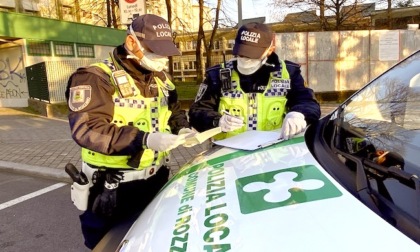 Controlli della polizia locale a Rozzano: denunce per droga e immigrazione clandestina