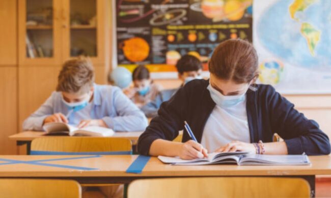 Classi in quarantena ancora in diminuzione: in provincia di Milano sono 209