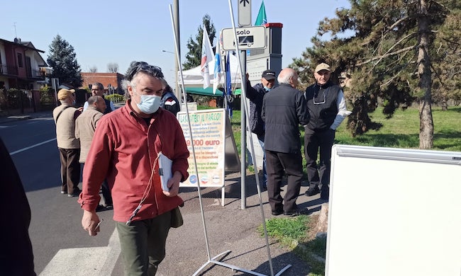 Raccolta firme contro il progetto di via Rimembranze a Trezzano: “No a un parcheggio inutile”