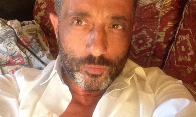 Vive a Rho il comico della battuta shock sull’omicidio Maltesi “cancellato” da Zelig