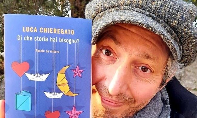 Luca, il cantastorie di Corsico che raccoglie e racconta la bellezza del mondo