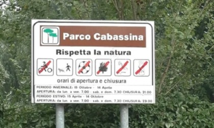 Il degrado del parco Cabassina: i cittadini chiedono interventi urgenti. Il Comune: "Sarà riqualificato"