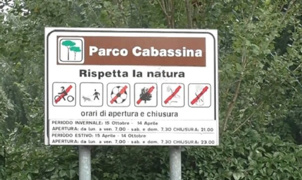 Il degrado del parco Cabassina: i cittadini chiedono interventi urgenti. Il Comune: “Sarà riqualificato”