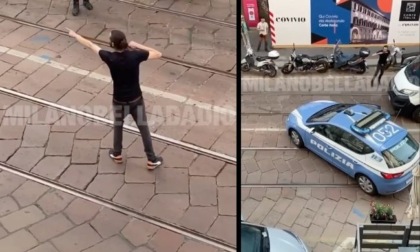 Si punta una lama alla gola e minaccia di uccidersi, bloccato dai poliziotti con il taser
