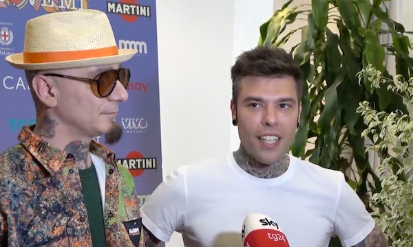 Fedez e J-Ax di nuovo insieme: il 28 giugno presenteranno ‘Love Mi’, il concerto solidale in piazza Duomo