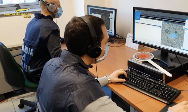 Prescrivevano protesi non necessarie in cambio di soldi dall’azienda odontotecnica: 5 arresti per corruzione
