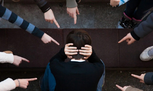 «Ci sono anch’io»: un incontro contro la discriminazione e il bullismo a scuola