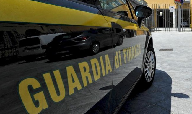 La Guardia di Finanza sequestra 133mila prodotti contraffatti