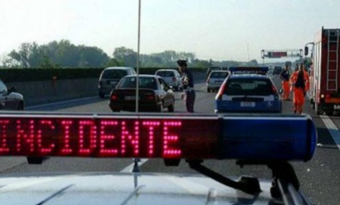 Scontro tra mezzi pesanti in Autostrada A4: camionista morto