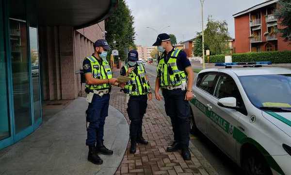 Sorpreso con dosi di hashish pronte alla vendita: denunciato 17enne spacciatore a Buccinasco