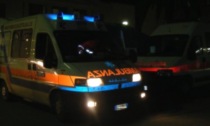 Investito nella notte mentre attraversava la strada lungo il Naviglio: 26enne sbalzato di quasi 20 metri, grave in ospedale