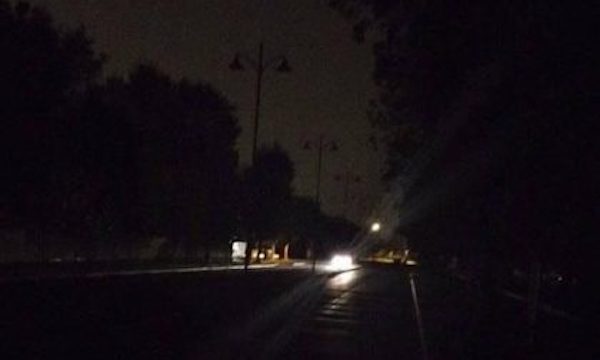 Blackout nel milanese, interi quartieri al buio: troppi condizionatori accesi