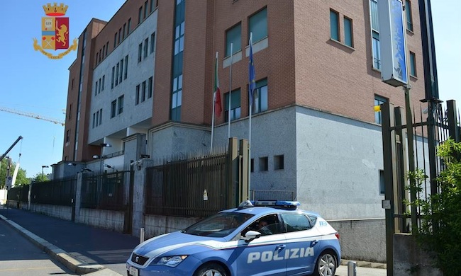 “Meglio in carcere che ai domiciliari in casa con mia moglie”: evade e si costituisce in Lorenteggio