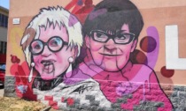 Sfigurati i volti di Franca Valeri e Franca Rame: un altro murale sfregiato a Buccinasco