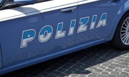 Milano, rapinatori accoltellano due giovani in Piazza Carbonari