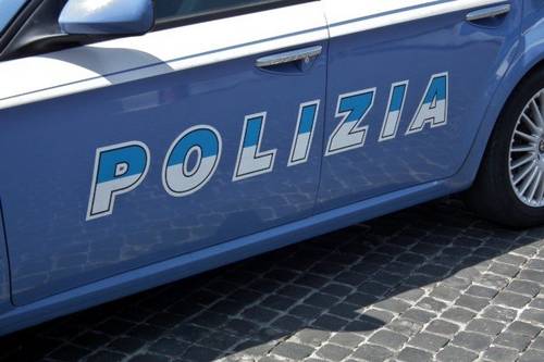 Milano, rapinatori accoltellano due giovani in Piazza Carbonari