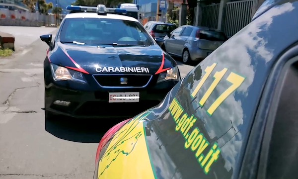 Lavoravano canapa light illegalmente: 5 misure cautelari